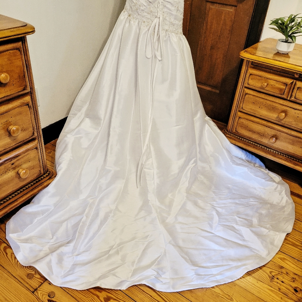 A&T 4414 White Bridal Gown Sz 8 - Picture 7 of 16